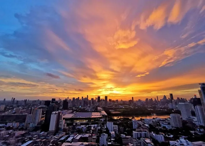 素坤逸沿线天铁伊卡麦站 * Bangkok